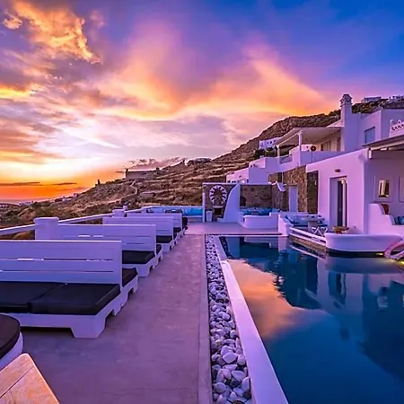 Flaskos Luxury 4*