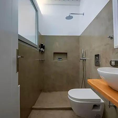 Flaskos Luxury Mykonos Town
